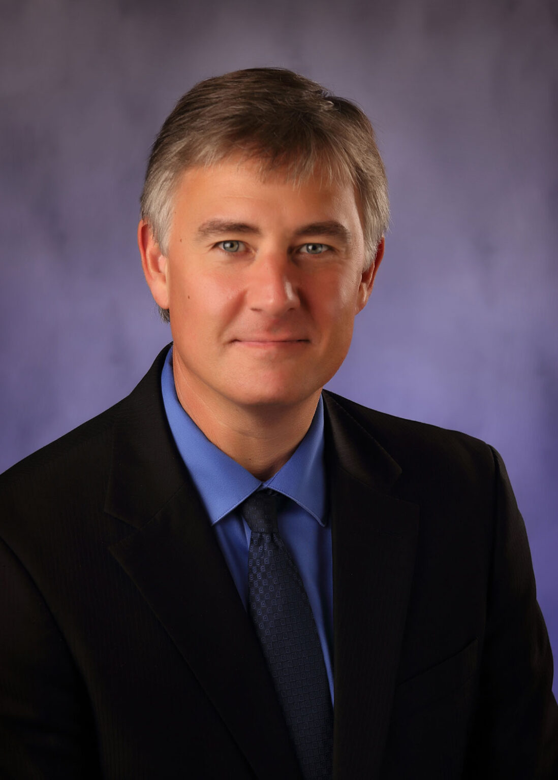 Steve Cox headshot rs 1098x1536